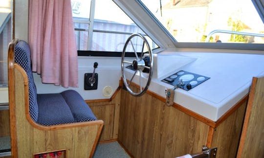 Charter an Orion Houseboat in Briare, France