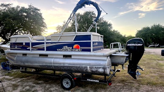 Suntracker 20DLX Pontoon - Create amazing memories with us!