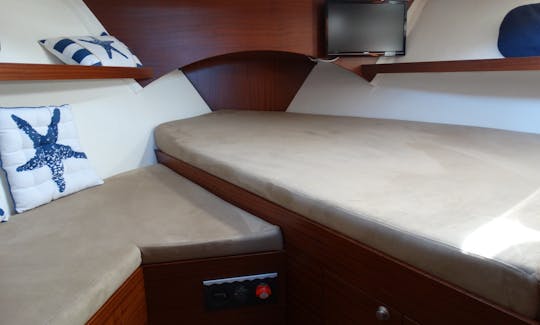 Charter 35' Delphia 1050 Escape Motor Yacht In Izola, Slovenia