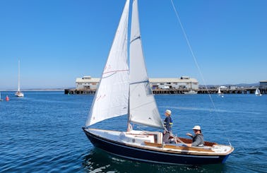 18ft Sailboat Rental in Monterey
