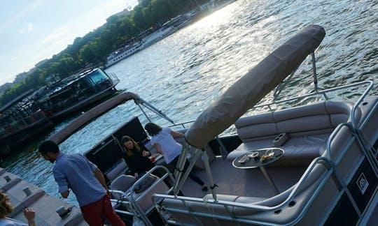 Captained Charter on 24' Pontoon in Paris, France