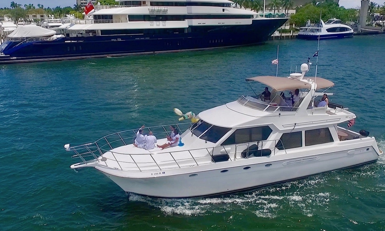 46 Ft Prestige Flybridge Luxury Yacht Rental In Chicago 10 People Due To Covid Restricitons Getmyboat