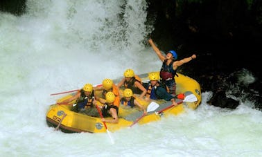 Canotaje en aguas bravas en Okere Falls