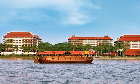 Chao Phraya River Cruises Aboard a Thailander Boat for 30 People!