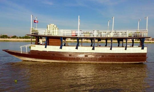 Enjoy River Cruising in Phnom Penh, Cambodia