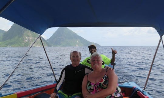 Desfrute de um passeio de barco no console central em Marigot Bay, Santa Lúcia