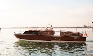 A Classic Boat Great For Seeing all Of Venezia By Water