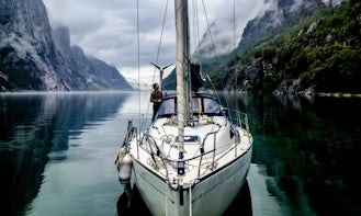 Charter 37' Jeanneau Sun Fast Cruising Monohull in Stavanger, Norway