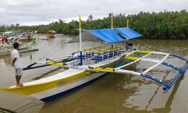 Alugue um barco tradicional em Daet, Filipinas