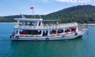 Enjoy Squid Fishing Trips in Thanh pho Phu Quoc, Vietnam on a Passenger Boat
