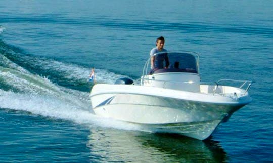 Saver 580 open bare Boat Rental