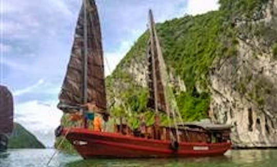 Charter a 8-person Junk Boat in Quảng Ninh, Vietnam