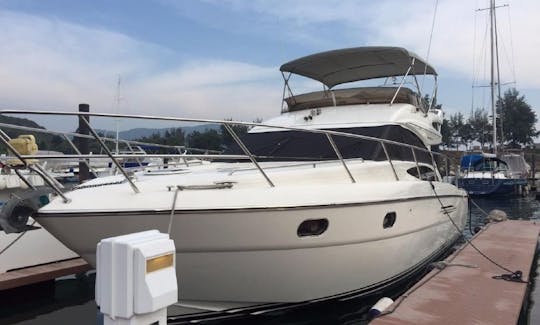 Experience Luxury on a 45’ Princess Flybridge Yacht in Sunny Isles