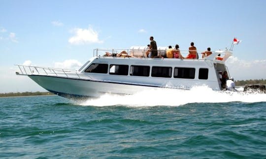 Descubra os belos locais de mergulho na Indonésia em um barco de passageiros!