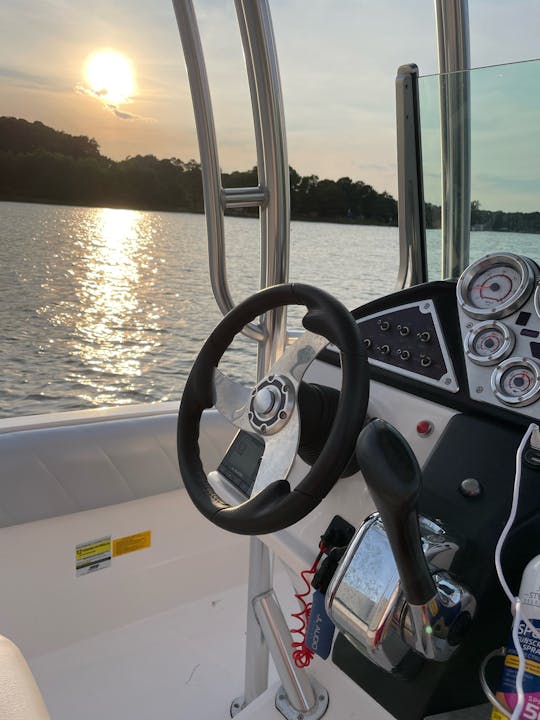 Barco de wakeboard MasterCraft para alugar na área de Hampton Roads, na Virgínia