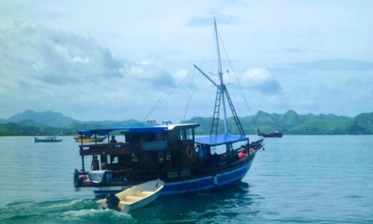 Private Traditional Boat Excursion in Komodo, Indonesia