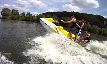 Aluguel de jet ski e passeio no lago Ķīšezers em Riga, Letônia