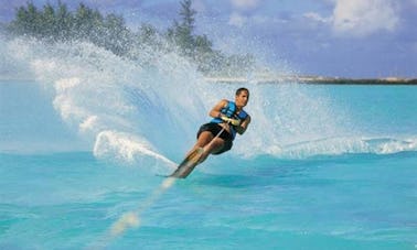 モーリシャスのフラックで水上スキーを楽しむ