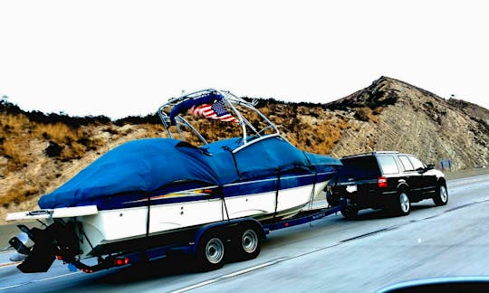 25ft. Deck Boat 15 passenger Rental in Castaic, California! Fresh water Only, No Ocean.