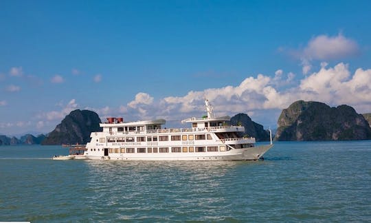 Charter 177' Royal Wings Cruise Passenger Boat in Thành phố Hạ Long, Vietnam
