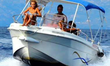 Vittoria Matu 19 | Deluxe Speed boat hire in Loggos, Paxos