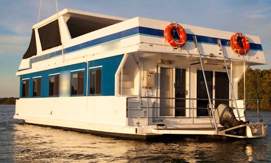 Houseboat Holiday on 'Blue Bayou' Houseboat on Tweed River