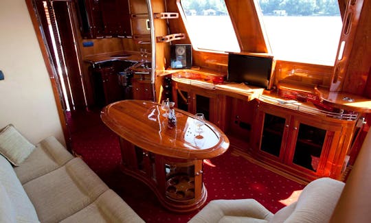 Charter 56' Power Mega Yacht in Beograd, Serbia