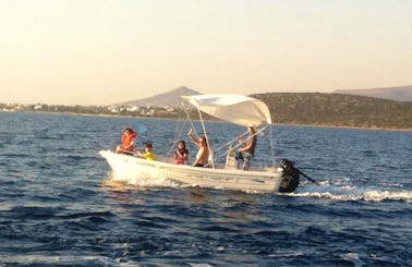 Center Console for 5 People for Rent in Paros, Greece