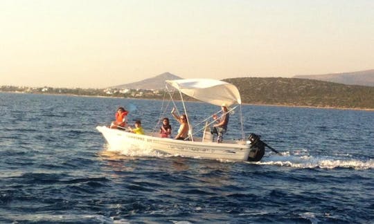 Center Console for 5 People for Rent in Paros, Greece