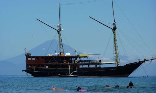 Charter 121' Aliikai Gulet em Bali, Indonésia