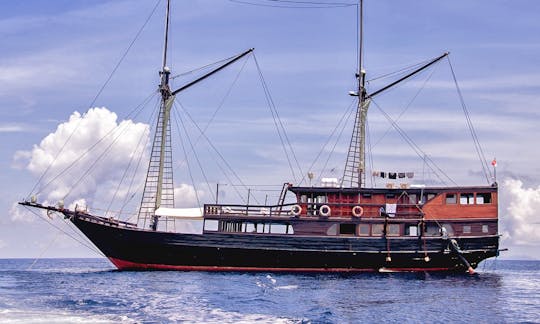 Charter 121' Aliikai Gulet em Bali, Indonésia