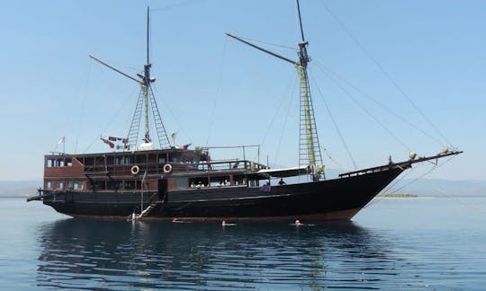 Charter 121' Aliikai Gulet em Bali, Indonésia