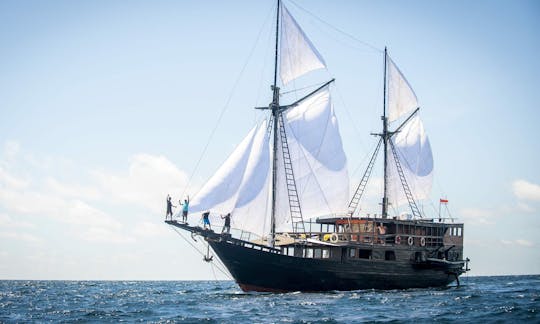 Charter 121' Aliikai Gulet em Bali, Indonésia