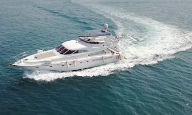 Iate de luxo Fairline de 75 pés para alugar em Dubai