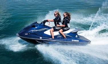 Amusez-vous à survoler les vagues lors d'une location de jet ski à Dubaï