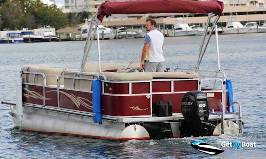 Spacious 25ft Pontoon Boat for Scenic Adventures in Aventura