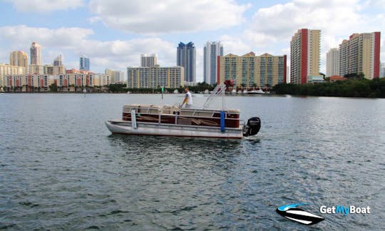 Spacious 25ft Pontoon Boat for Scenic Adventures in Aventura