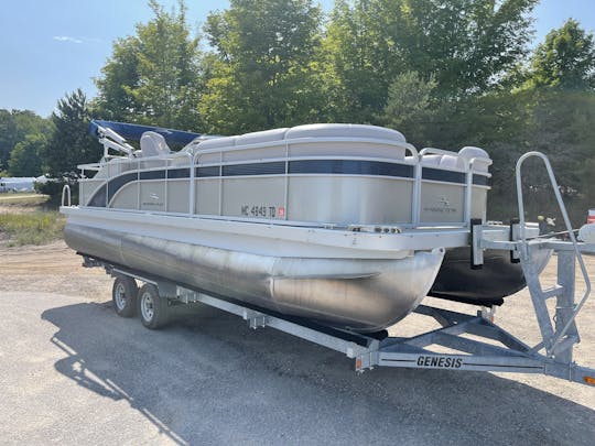 Savor the natural beauty of Glen Lake with Bennington 24 SCWX Pontoon!