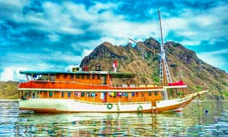Sailing Schooner for 12 People in Komodo and other Islands of Indonesia