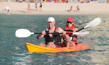 Alquila un kayak doble en Ras Al-Khaimah, Emiratos Árabes Unidos