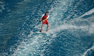 Aprende wakeboard en Ras Al-Khaimah, Emiratos Árabes Unidos