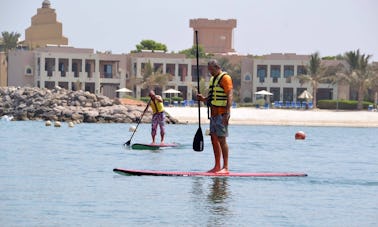 Louer un stand up paddleboard à Ras Al-Khaimah, Émirats arabes unis