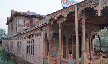 Réservez cette péniche dans l'Himachal Pradesh, en Inde