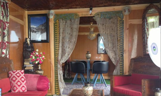 Stay in a 1 to 6 person Houseboat at Dal Lake in Jammu and Kashmir