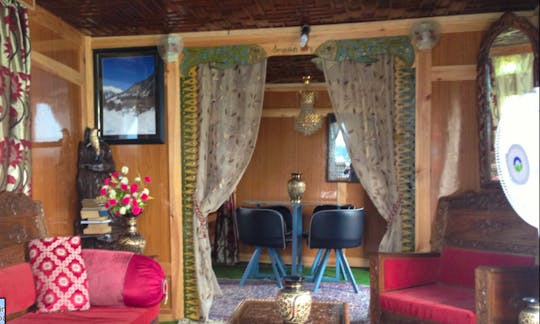 Stay in a 1 to 6 person Houseboat at Dal Lake in Jammu and Kashmir