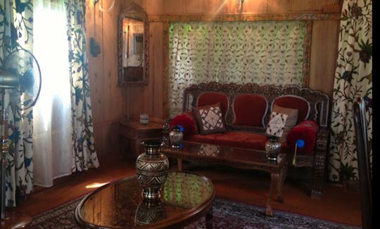Stay in a 1 to 6 person Houseboat at Dal Lake in Jammu and Kashmir