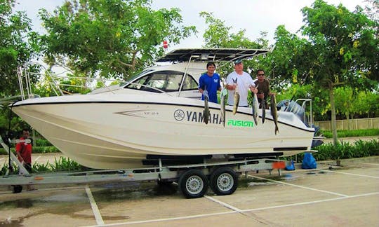 Enjoy 25 ft Yamaha - Guided Fishing Tour in Muang Pattaya Chang Wat Chon Buri