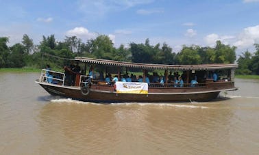 Alugue um barco pelo canal em Tambon Nong Phai Baen, Tailândia