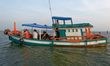 Alugue uma traineira em Krong Kampot, Camboja