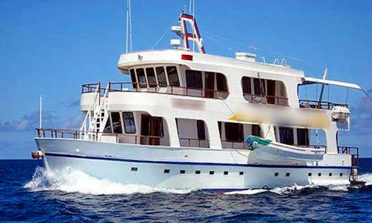70' Angelito Motor Yacht In Islas Galápagos